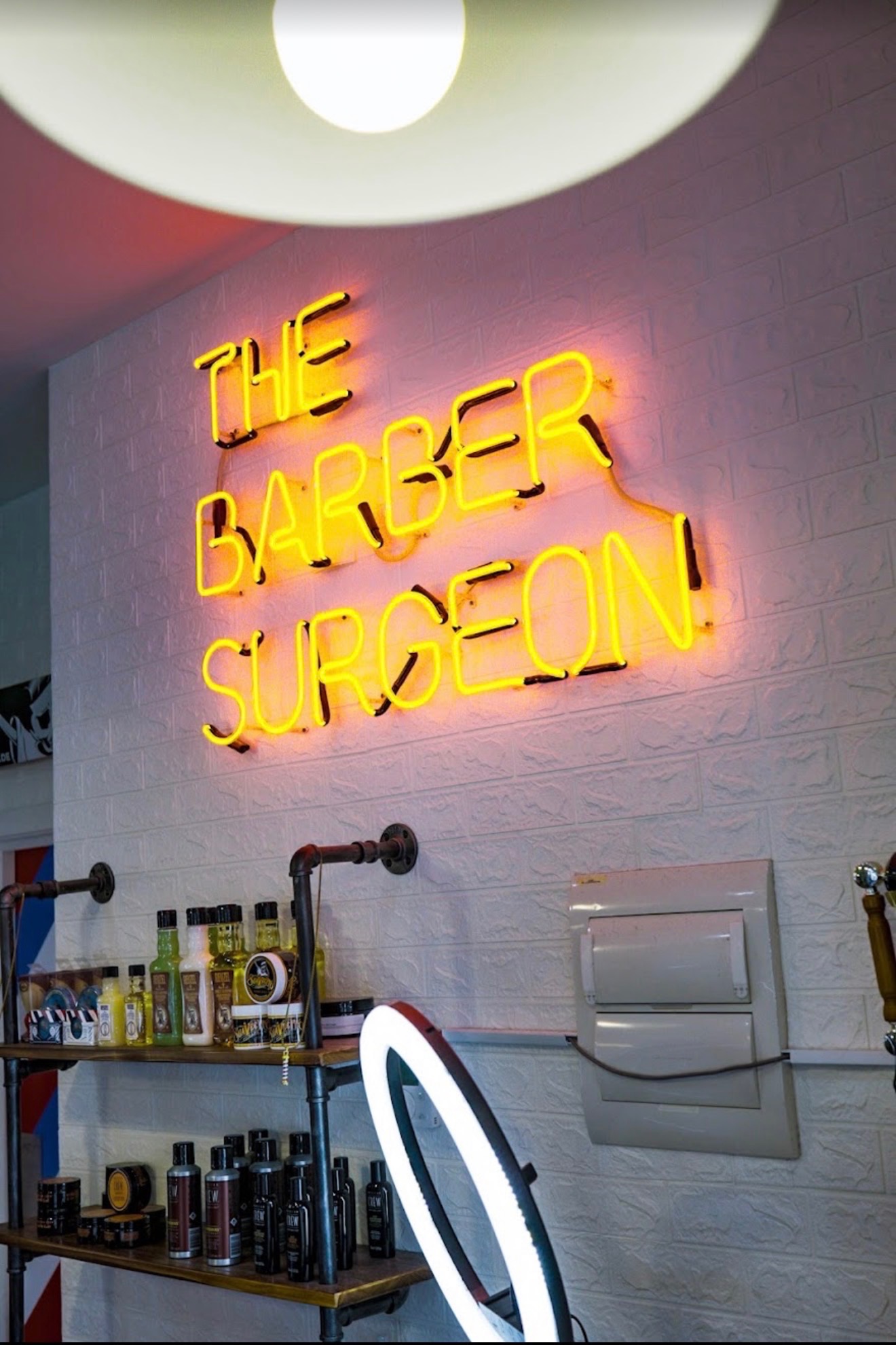 Master barber performing a precision skin fade